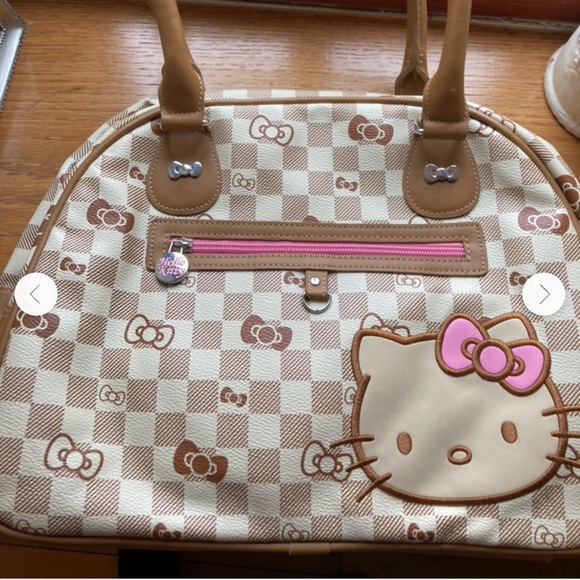 ISO HELLO KITTY INSPIRED PURSE || DO NOT BUY || - Picture 2 of 6